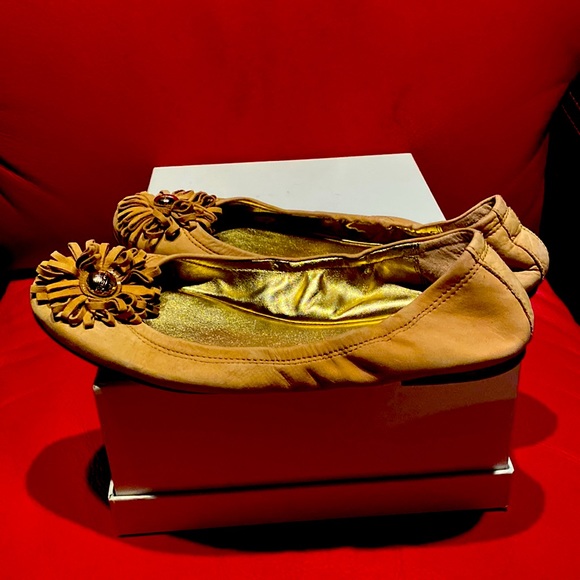 Coach Beautiful Nude Suede Gold Leather Lining Logo Flower Flats - Picture 5 of 12